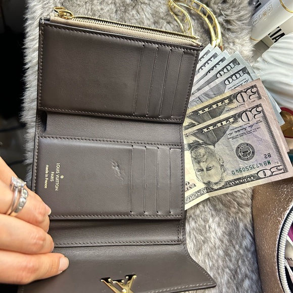 🔥 Louis Vuitton CAPUCINE in TAURILLON Leather Wallet - Picture 4 of 5